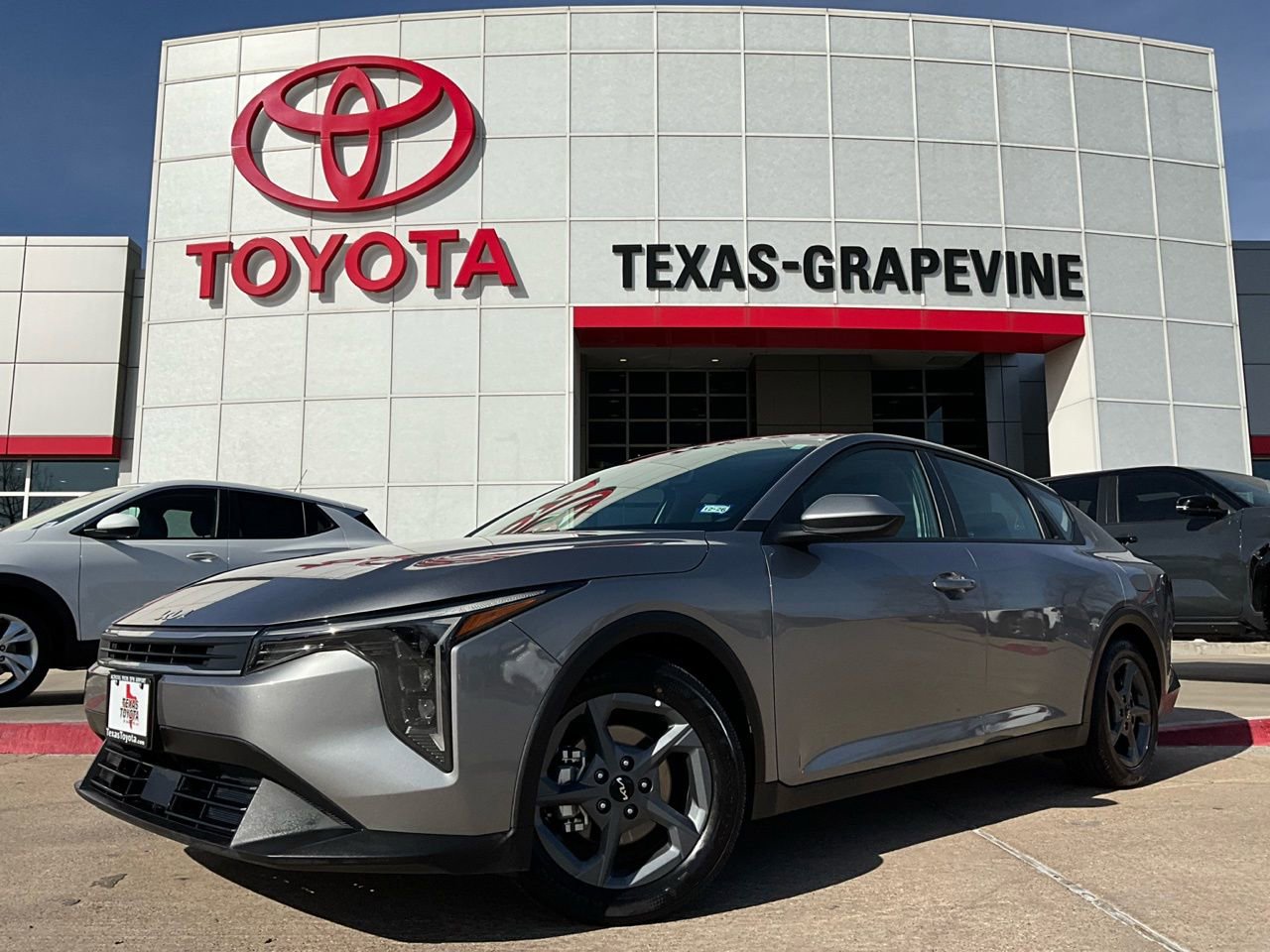 Used 2025 Kia K4 LXS image 2