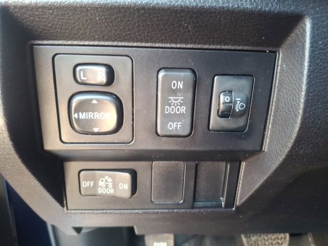 Used 2015 Toyota Tundra SR5 w/ SR5 Upgrade Package image 30