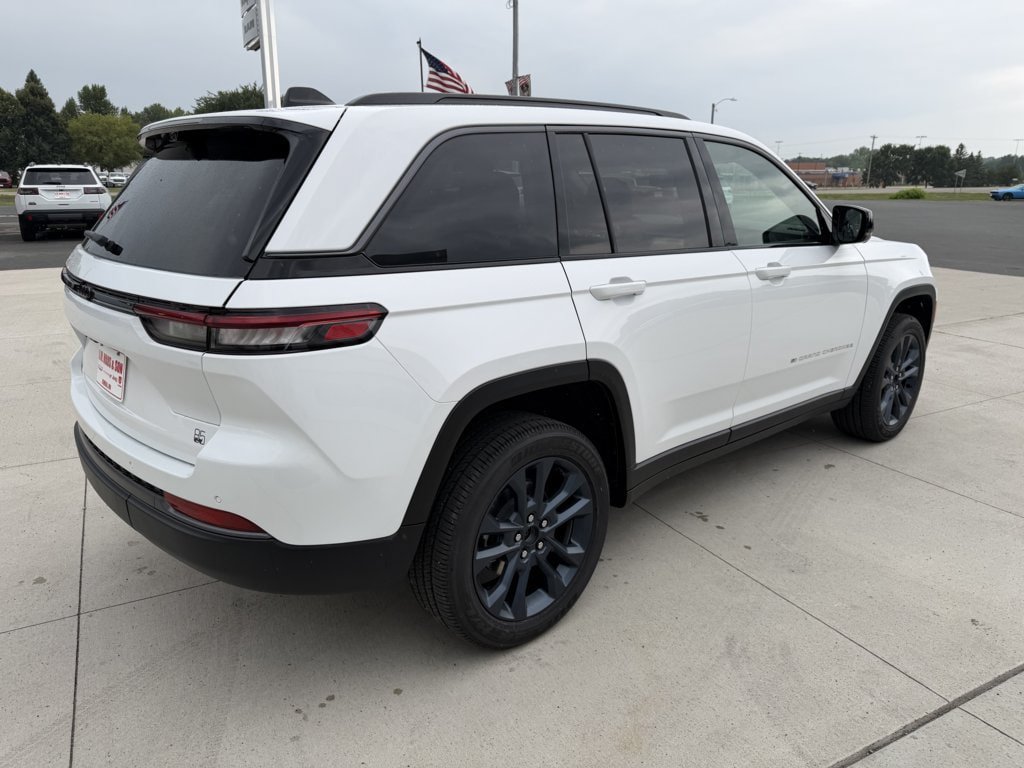 New 2026 Jeep Grand Cherokee Limited AWD/4WD image 8