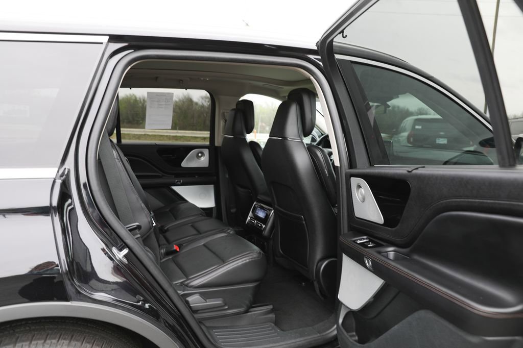 Used 2023 Lincoln Aviator Reserve w/ Equipment Group 201A image 17