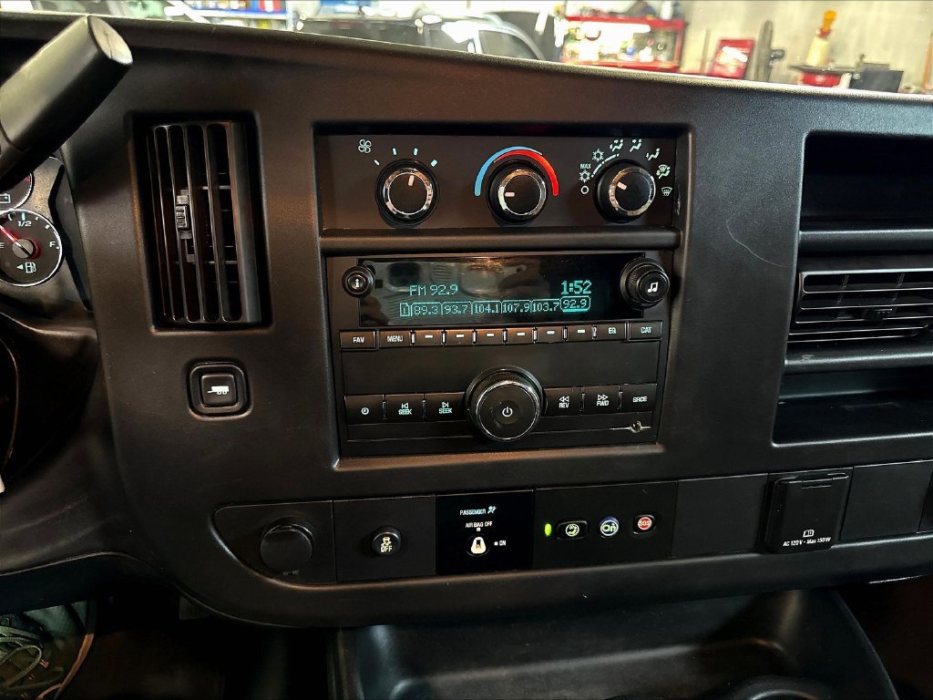 Used 2019 Chevrolet Express 3500 Extended RWD image 17