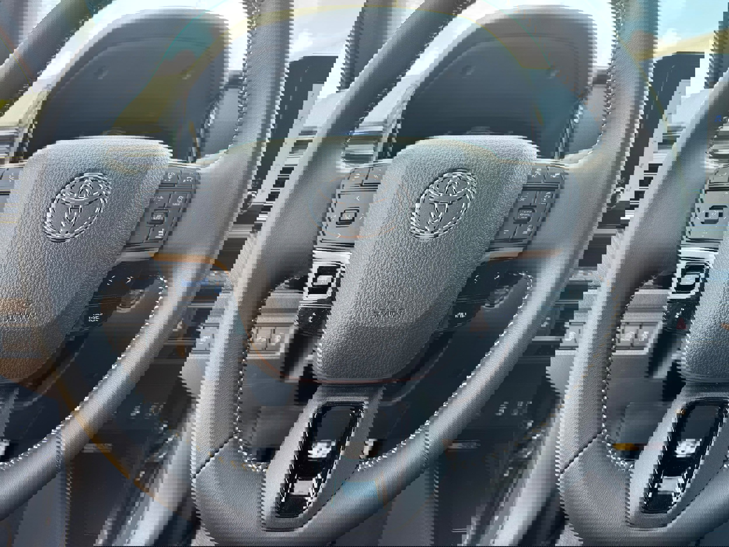 Used 2025 Toyota Camry SE image 18
