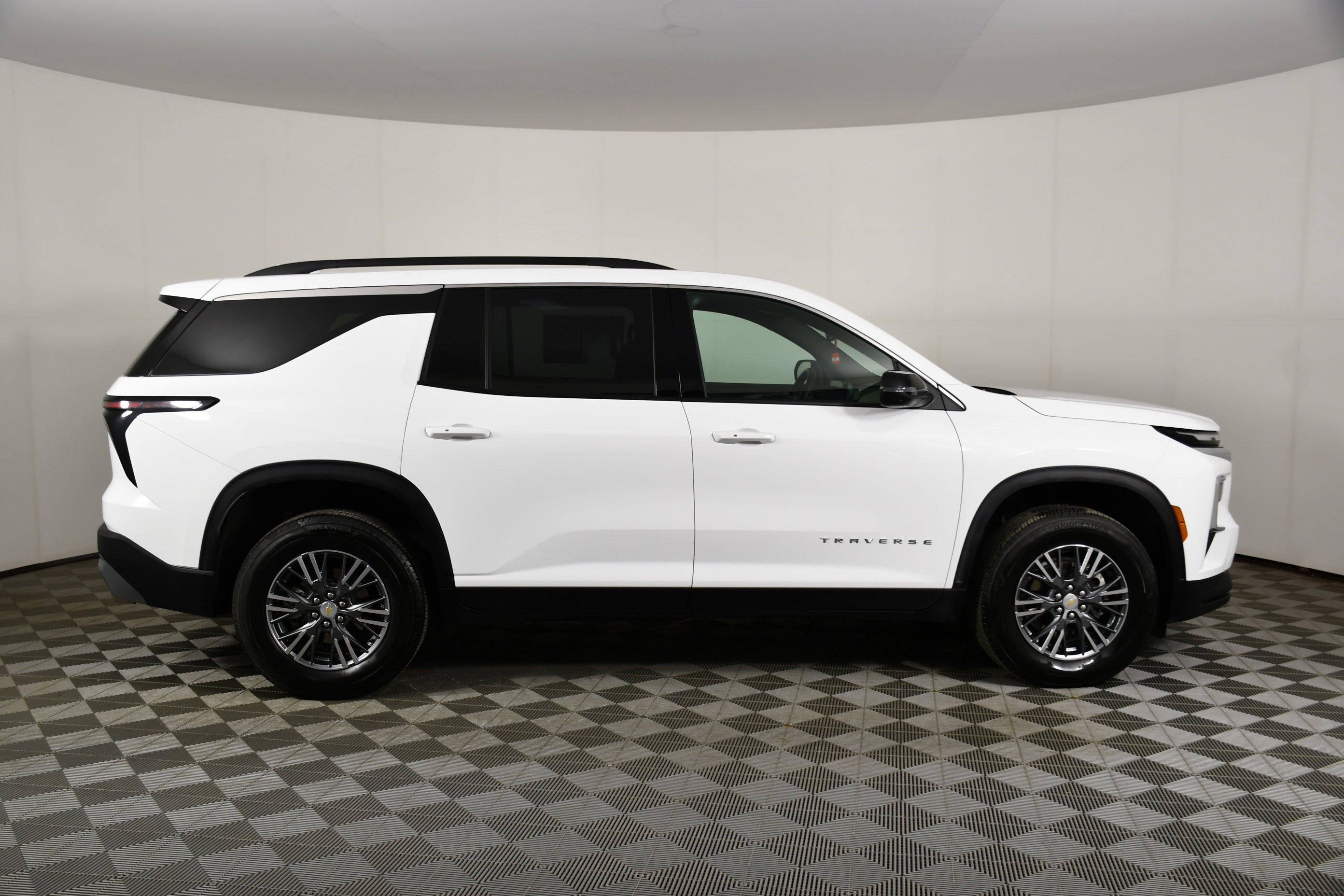 Used 2026 Chevrolet Traverse LT image 5
