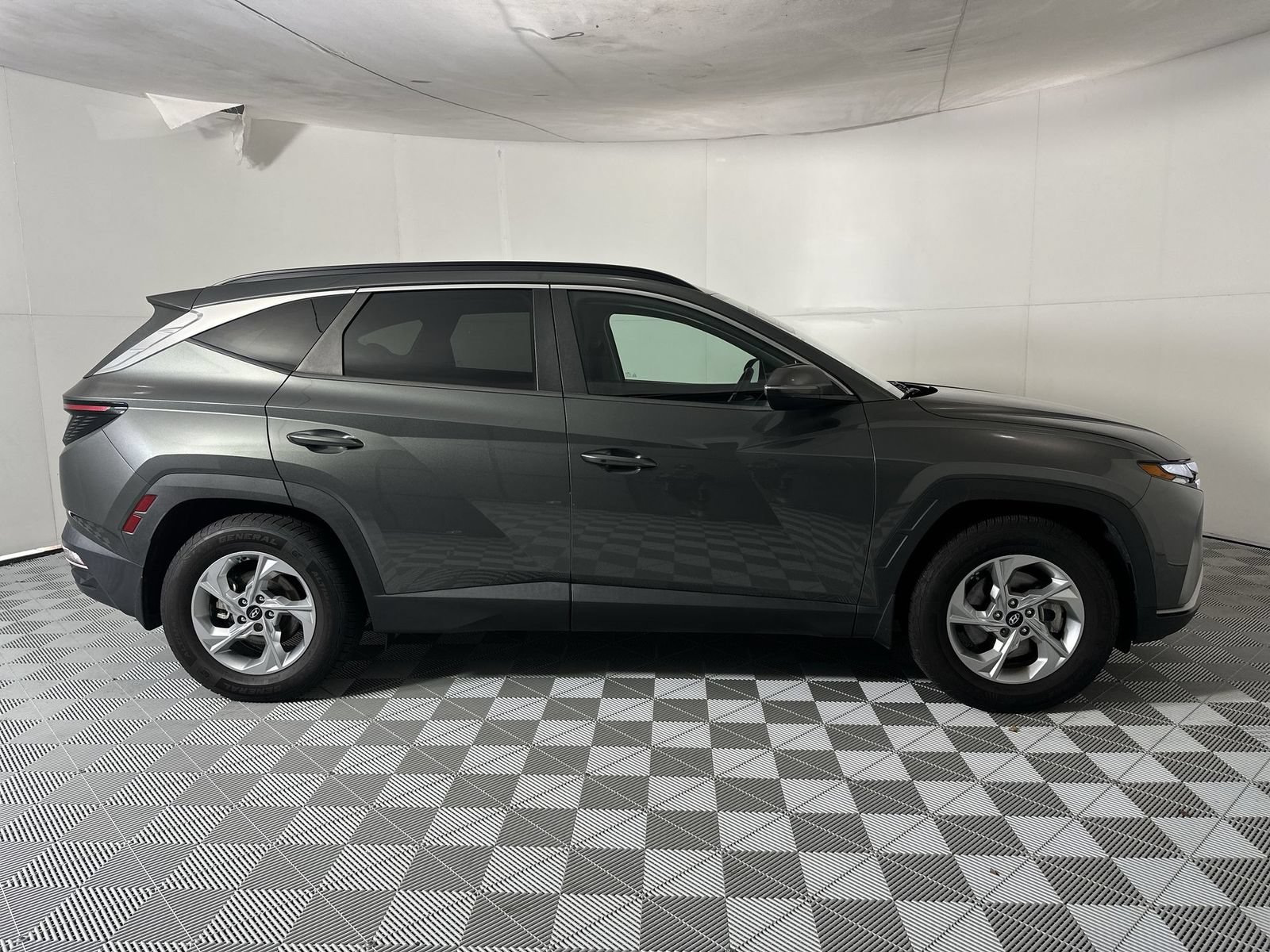 Used 2022 Hyundai Tucson SEL FWD image 9