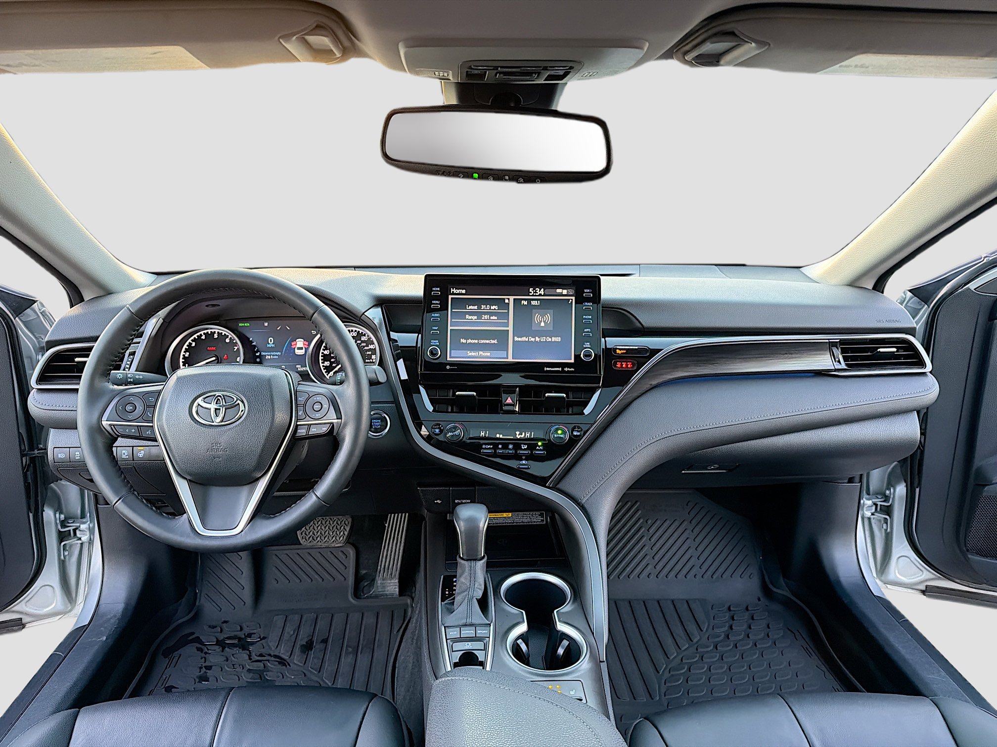 Used 2021 Toyota Camry XLE image 3