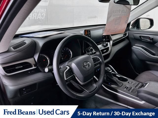 Used 2022 Toyota Highlander LE AWD/4WD image 12