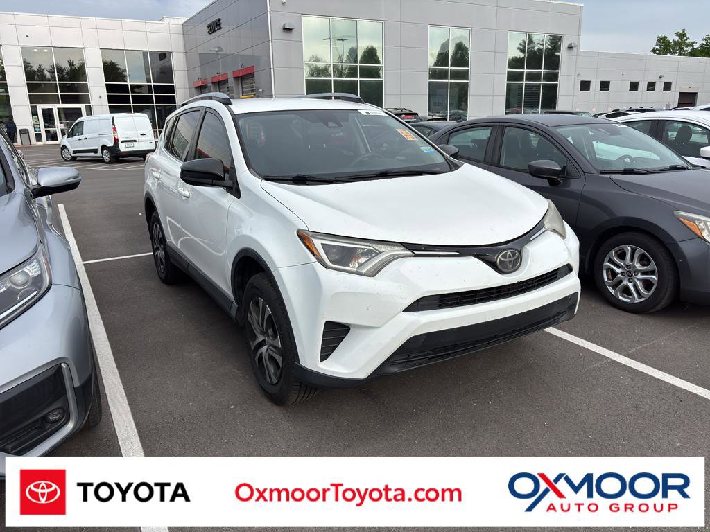 Used 2018 Toyota RAV4 LE FWD image 1