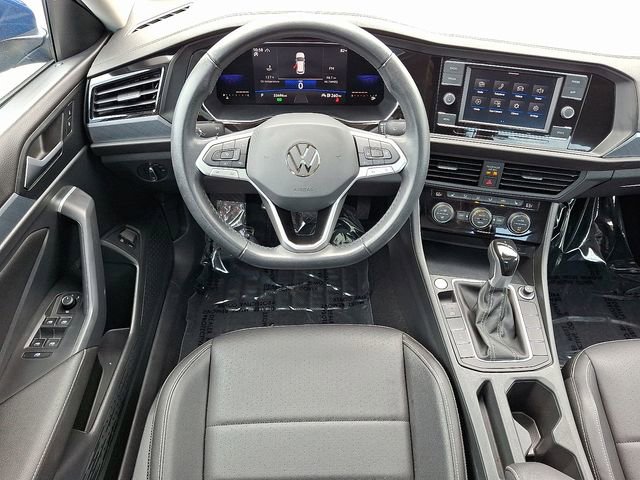 Used 2023 Volkswagen Jetta SE FWD image 11