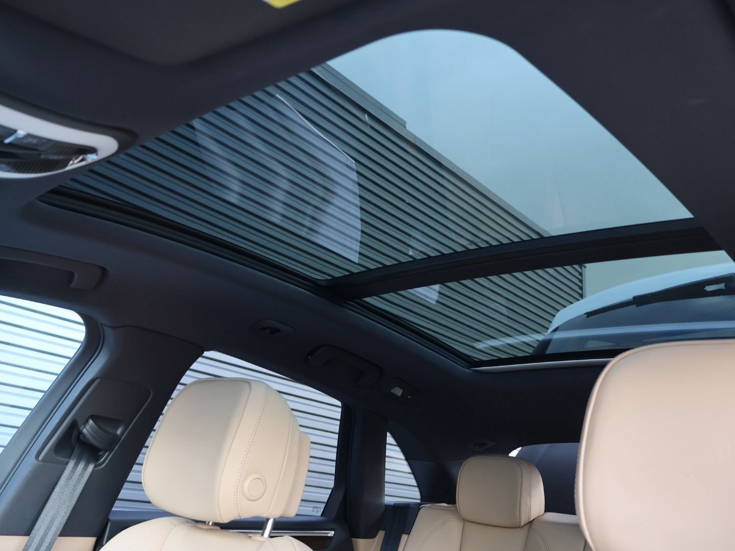 Certified 2023 Porsche Macan S AWD/4WD image 24