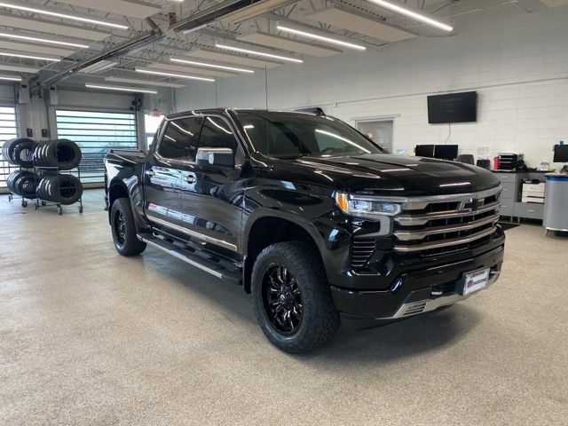 Used 2022 Chevrolet Silverado 1500 High Country w/ High Country Premium Package AWD/4WD image 3