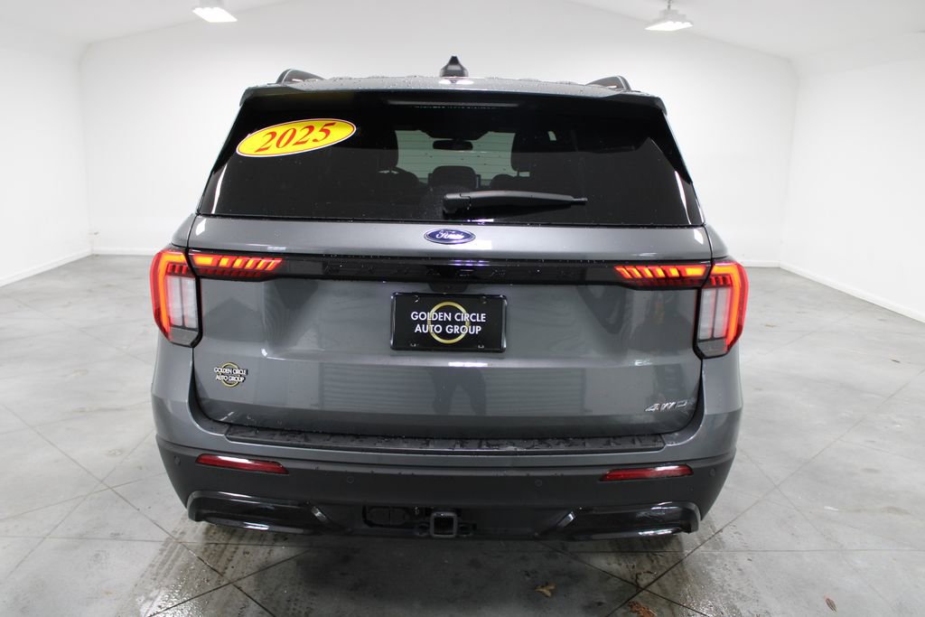 Used 2025 Ford Explorer ST-Line w/ ST-Line Street Pack image 8