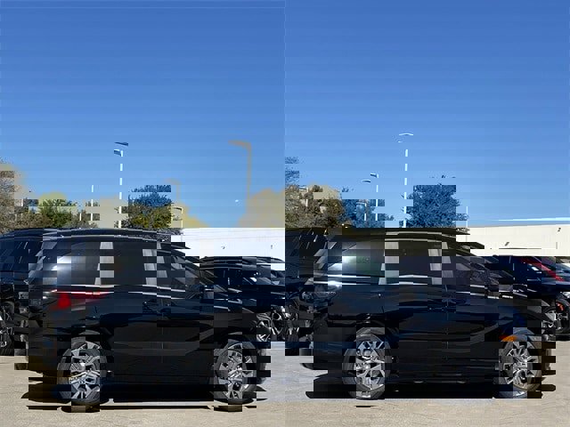 New 2026 Honda Odyssey Touring image 3