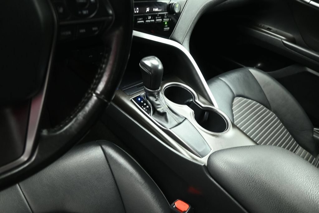 Used 2021 Toyota Camry SE w/ Convenience Package FWD image 16