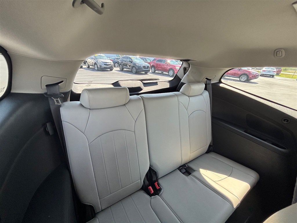Used 2011 Chevrolet Traverse LTZ FWD image 22