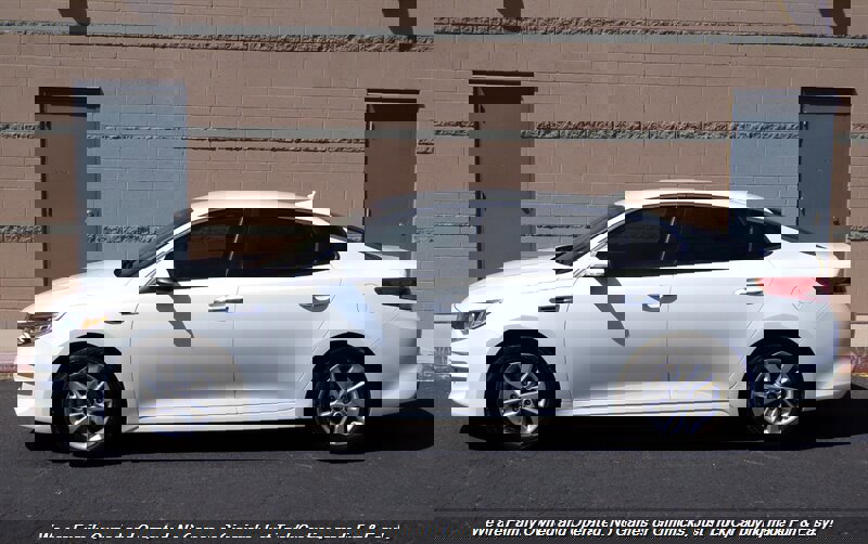 Used 2018 Kia Optima LX image 5