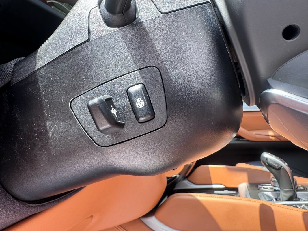 Used 2019 BMW X6 xDrive50i w/ M Sport Package AWD/4WD image 30