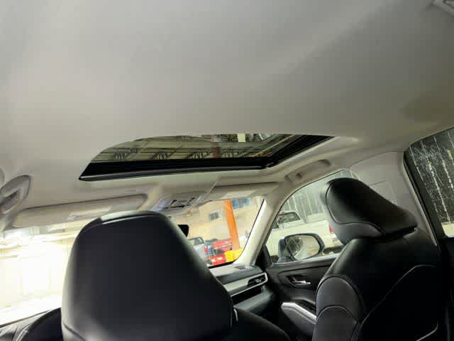Used 2022 Toyota Highlander XLE AWD/4WD image 26