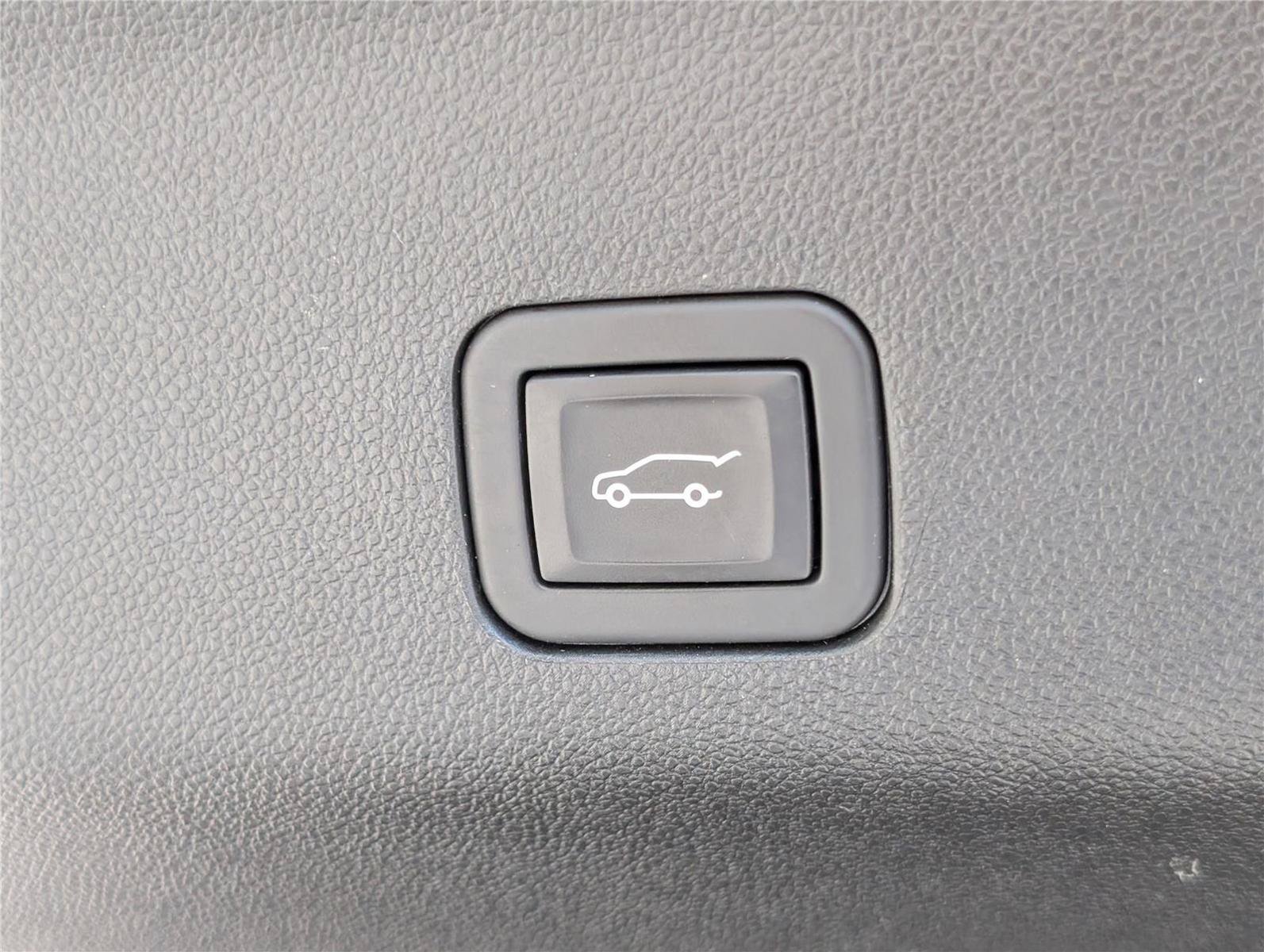 Used 2024 GMC Yukon SLT AWD/4WD image 16