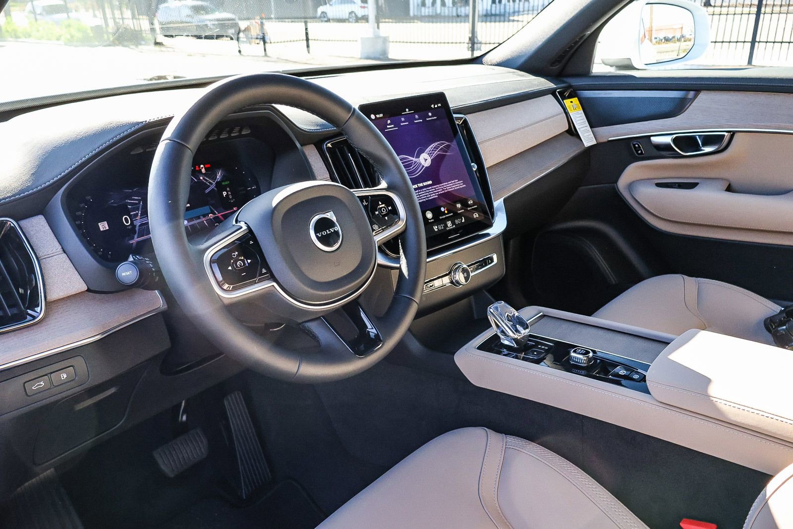 New 2026 Volvo XC90 T8 Plus w/ Protection Package Premier image 27