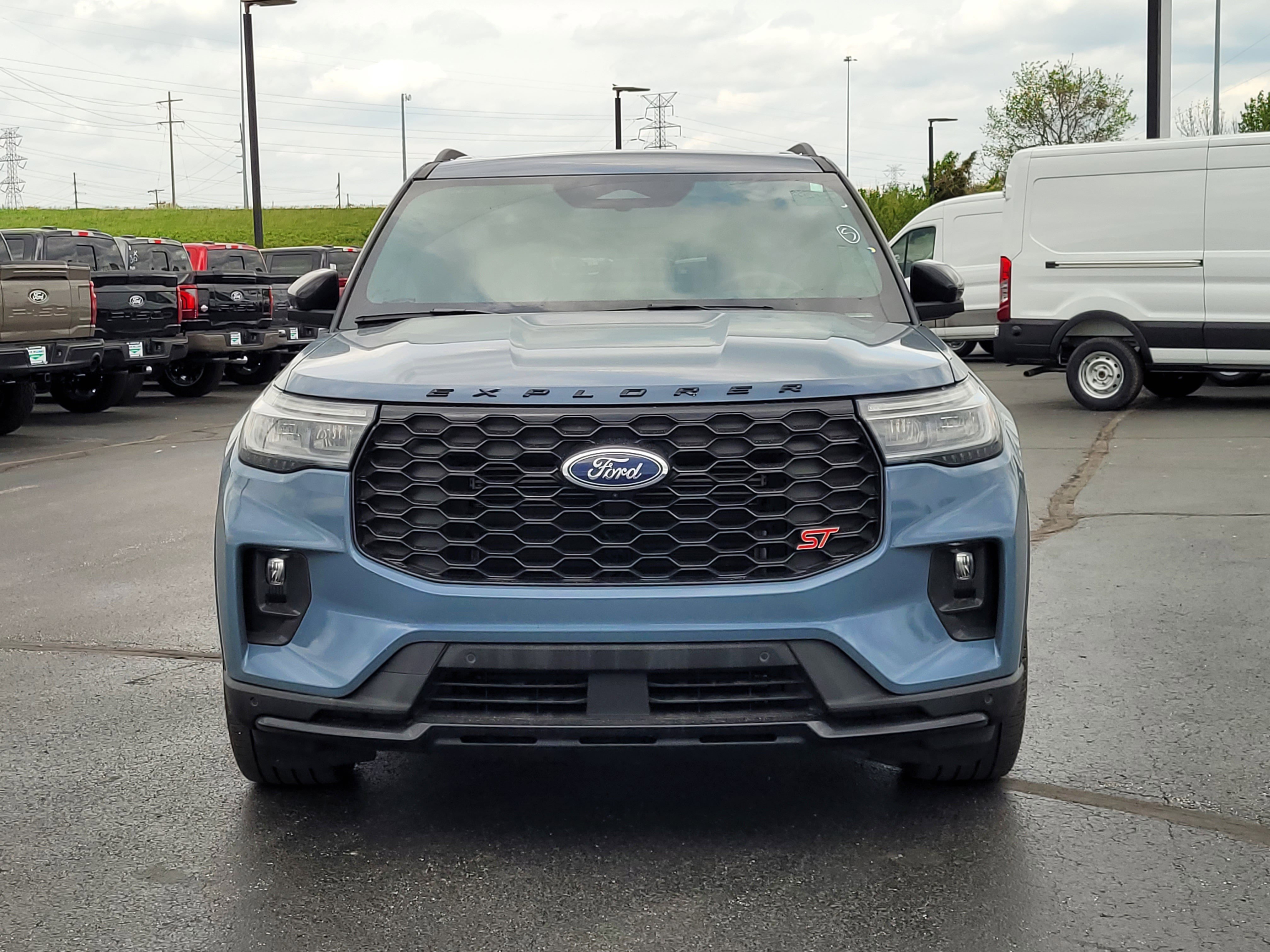 Used 2025 Ford Explorer ST image 9