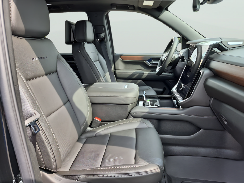 New 2026 GMC Yukon Denali w/ Denali Reserve Package AWD/4WD image 37