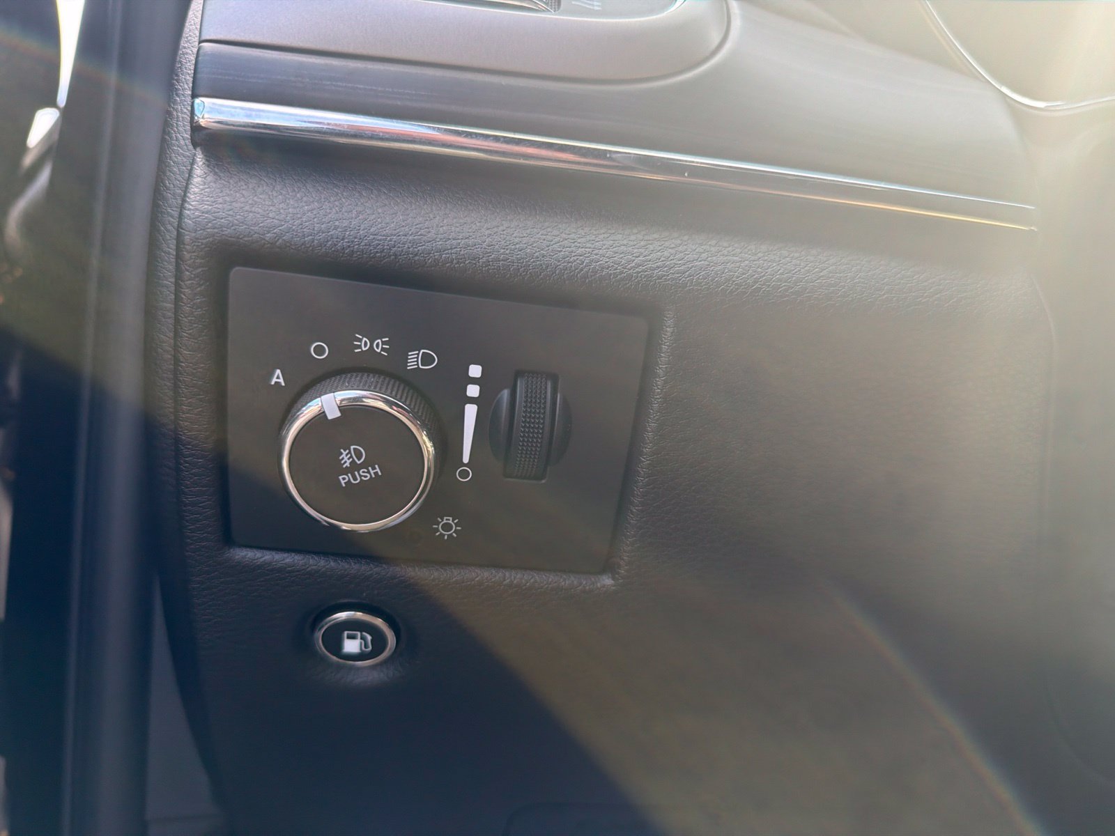 Used 2019 Jeep Grand Cherokee Limited AWD/4WD image 20