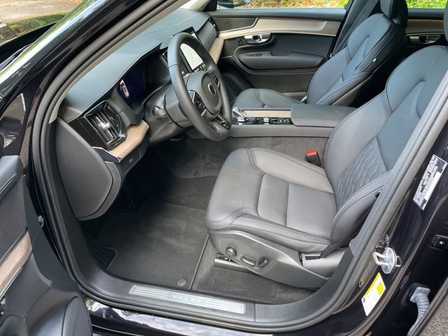 Certified 2025 Volvo XC90 B6 Core AWD/4WD image 10