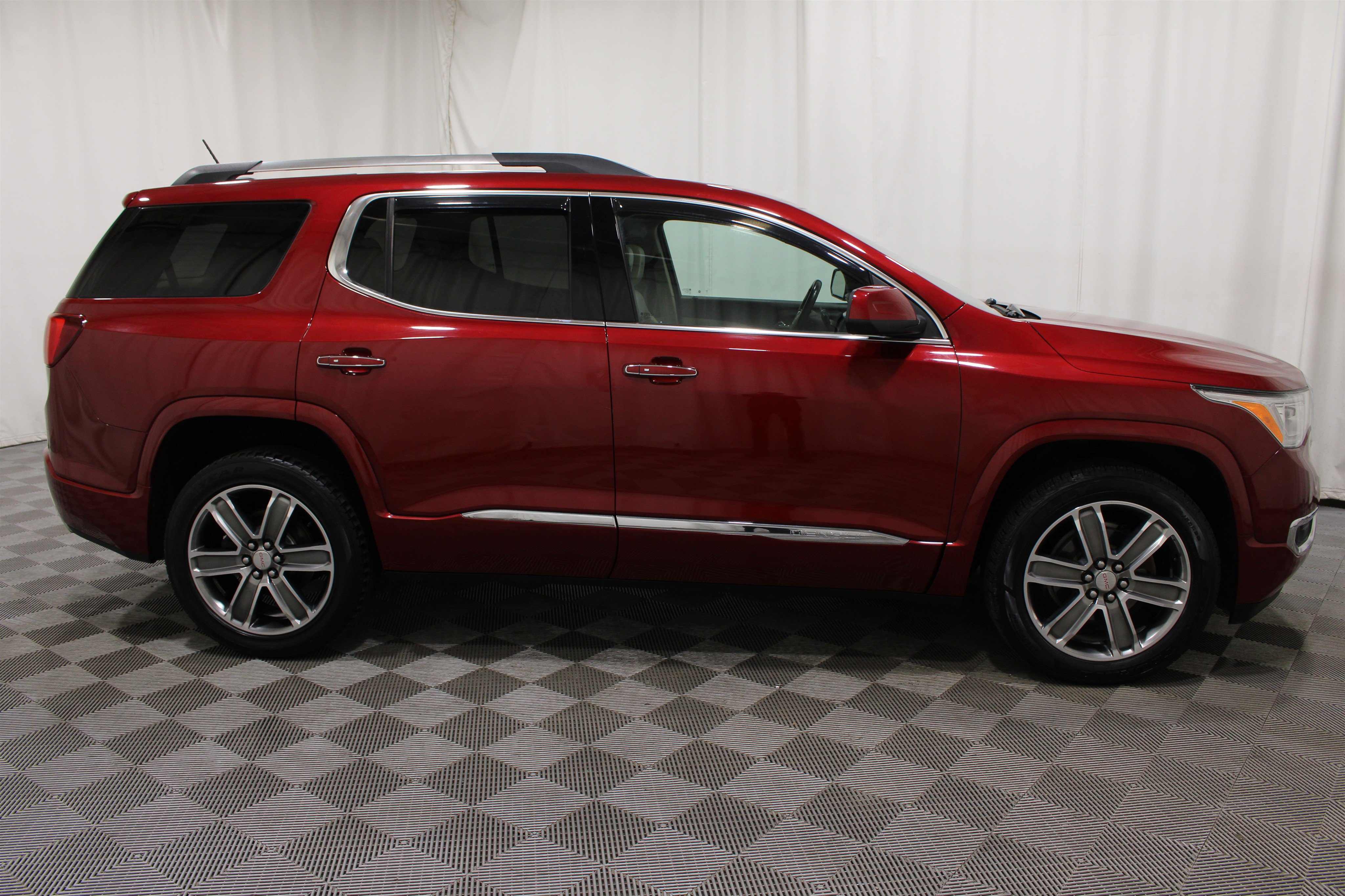 Used 2019 GMC Acadia Denali w/ Technology Package AWD/4WD image 34
