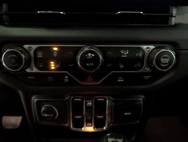 Used 2025 Jeep Wrangler Unlimited Sahara AWD/4WD image 27