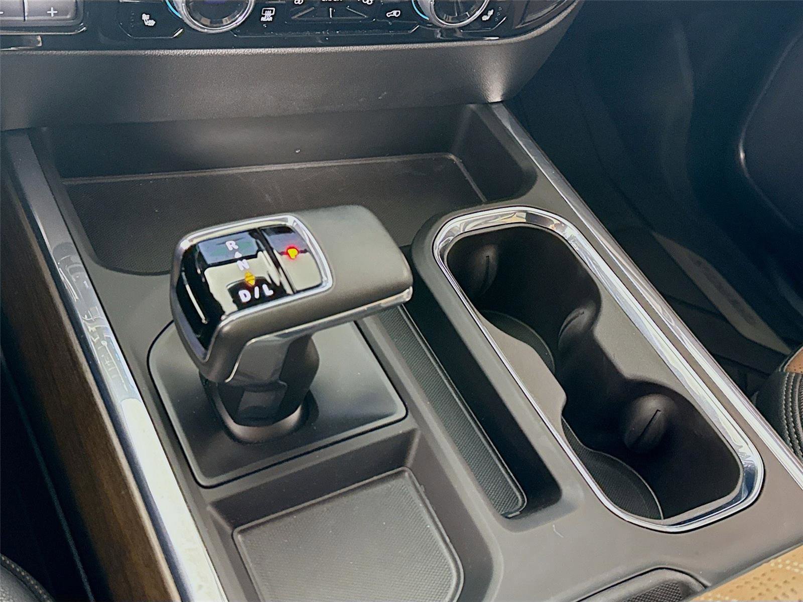 Used 2025 Chevrolet Silverado 1500 High Country w/ High Country Premium Package AWD/4WD image 11
