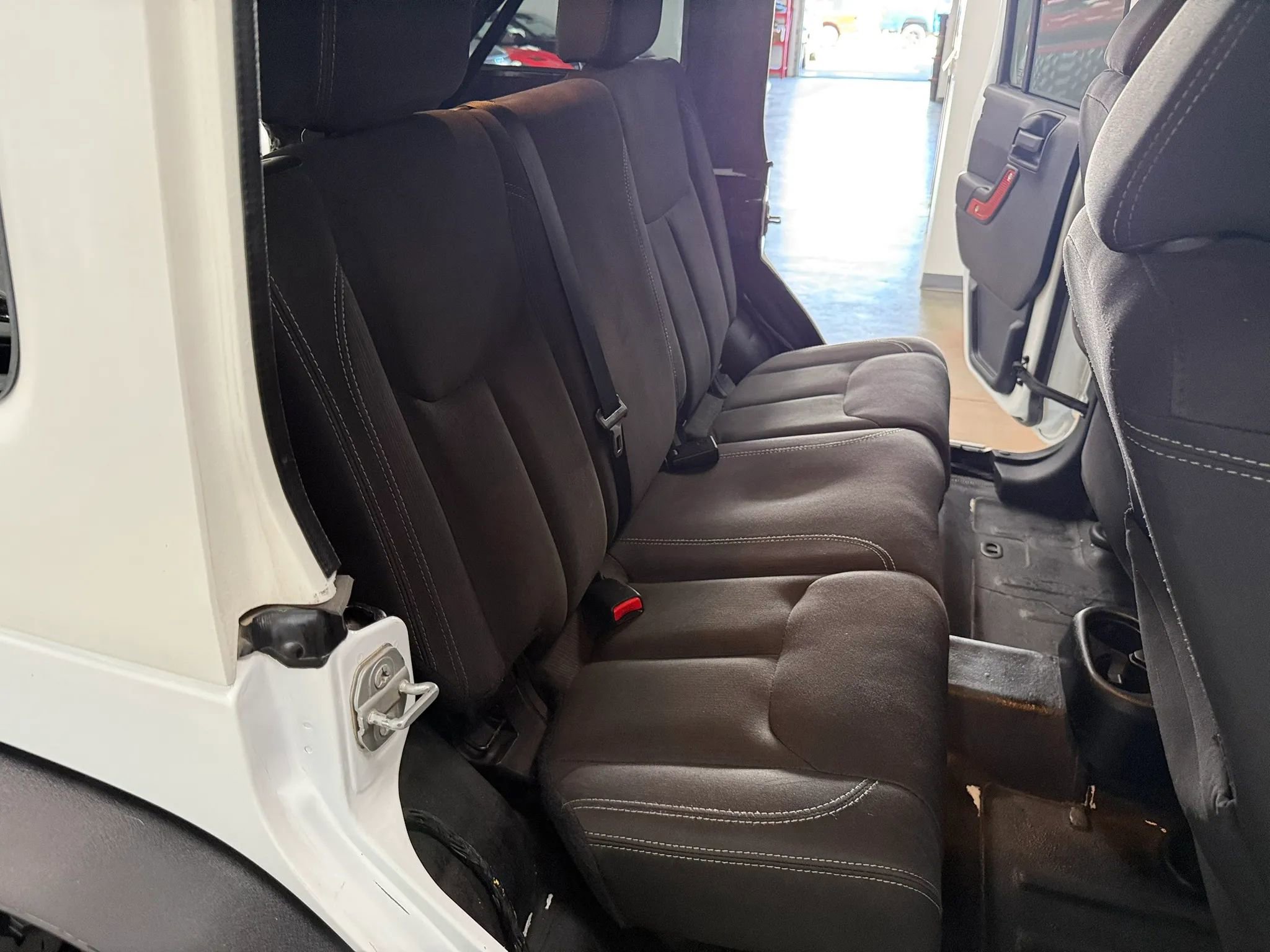 Used 2015 Jeep Wrangler Unlimited Rubicon image 20