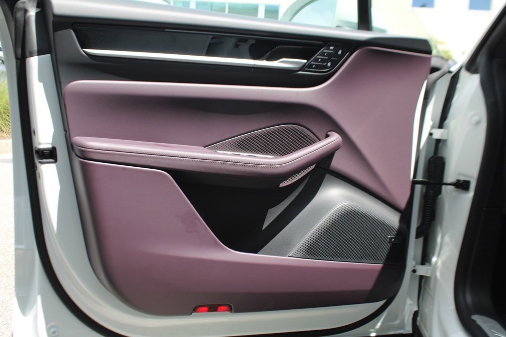 Used 2025 Porsche Macan Electric image 28