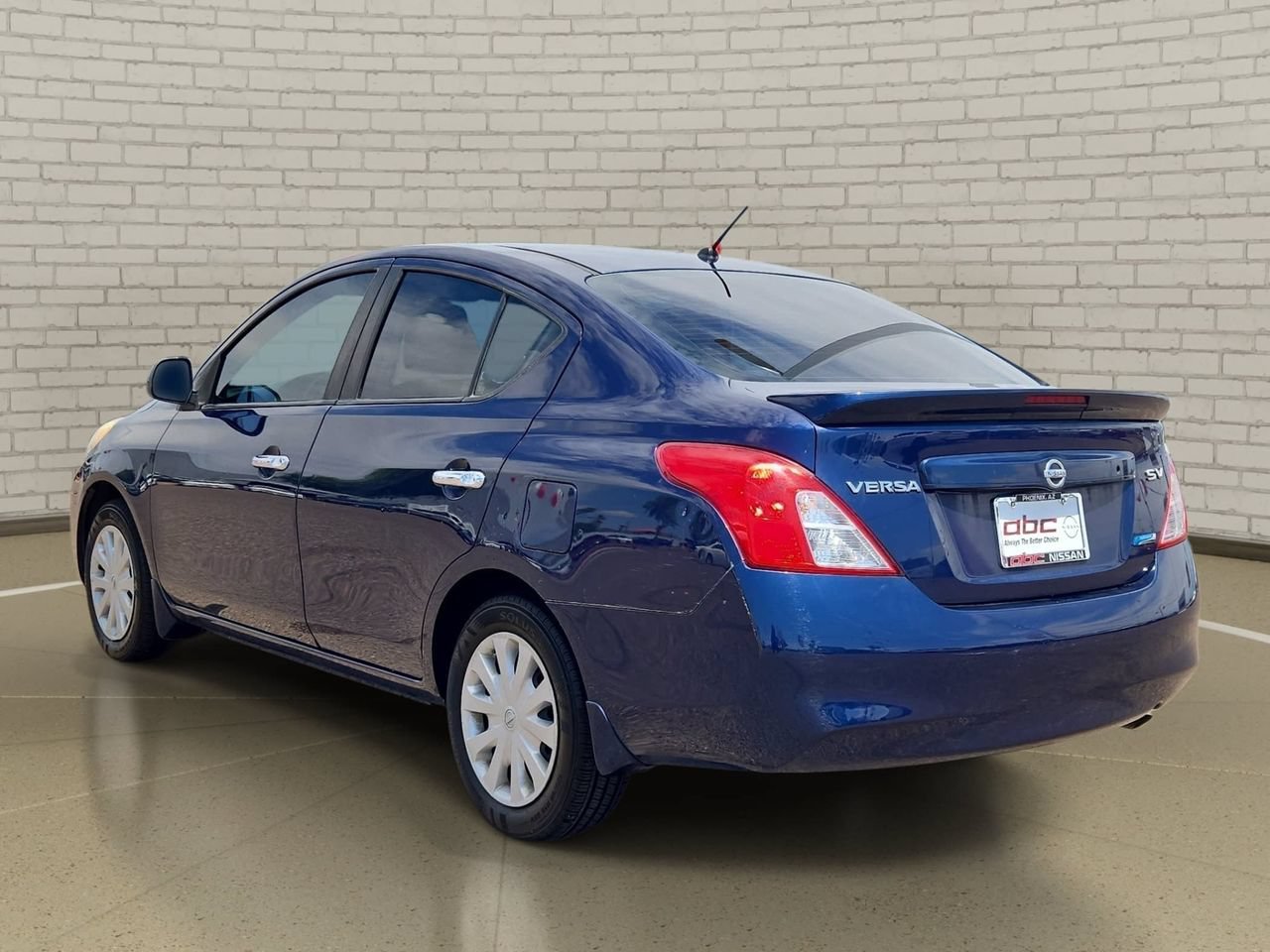 Used 2013 Nissan Versa SV FWD image 7