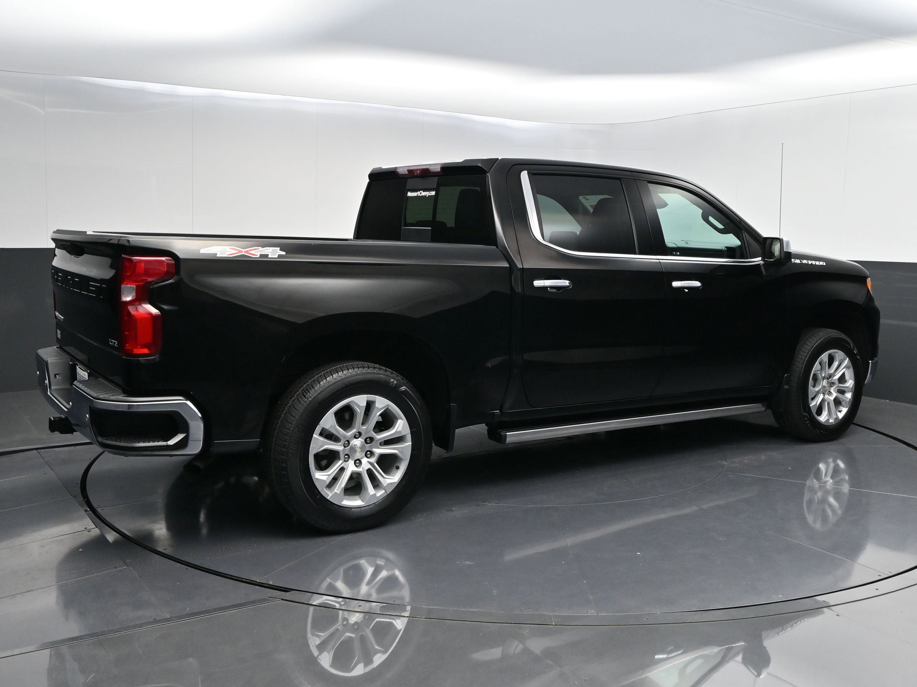 Certified 2023 Chevrolet Silverado 1500 LTZ w/ Technology Package AWD/4WD image 7