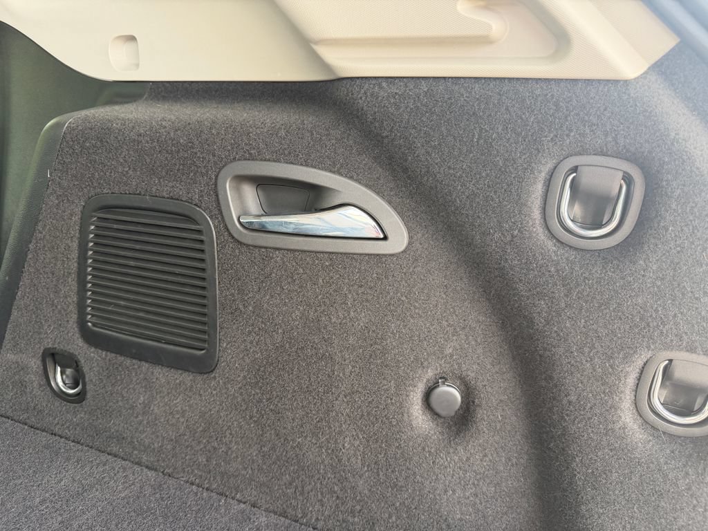Used 2020 Buick Envision Essence AWD/4WD image 13