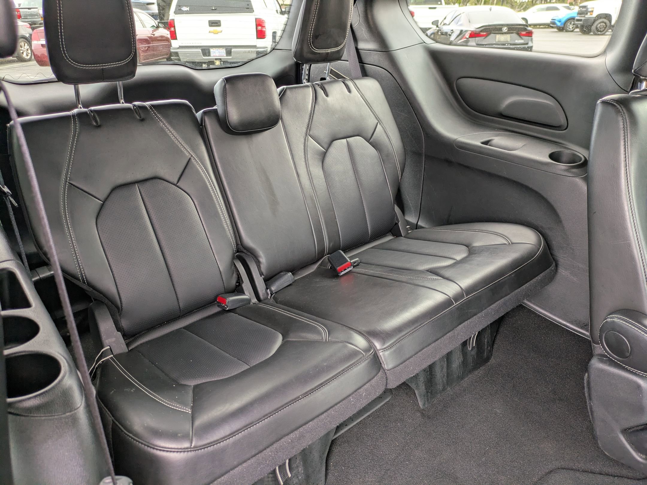 Used 2025 Chrysler Pacifica Select image 38