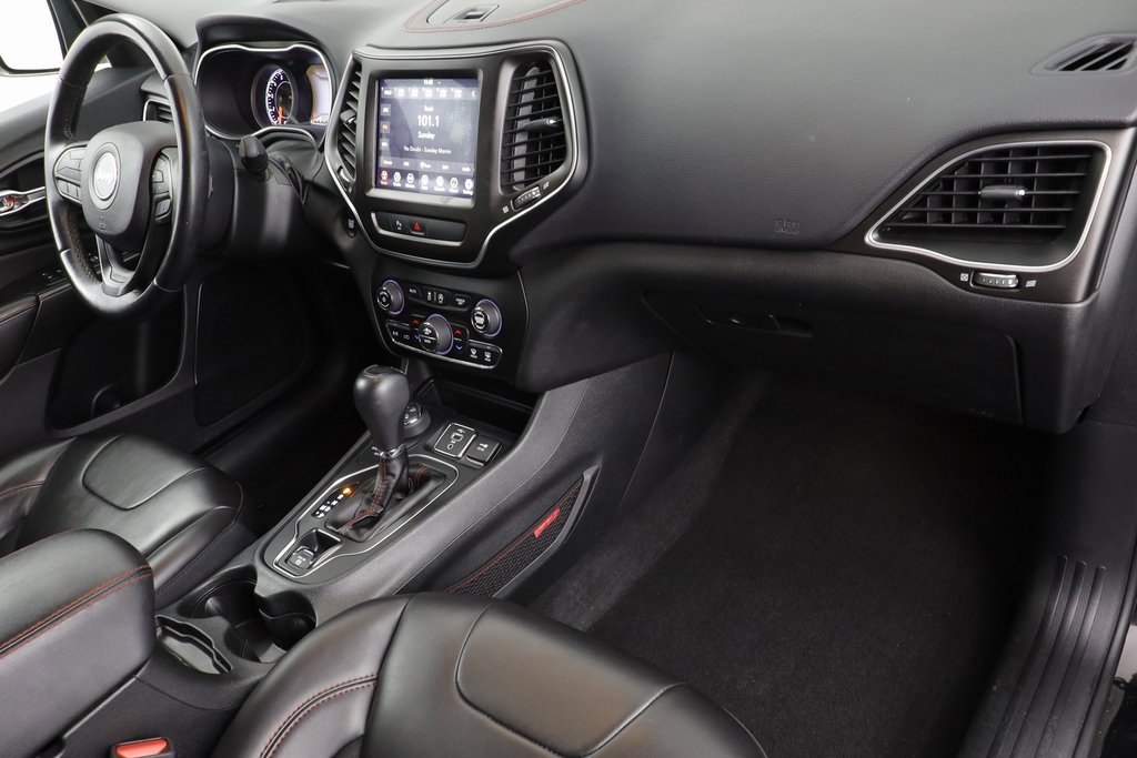 Used 2019 Jeep Cherokee Trailhawk w/ Cold Weather Group image 20