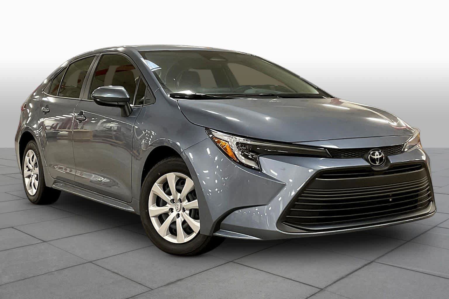 Used 2026 Toyota Corolla LE FWD image 3