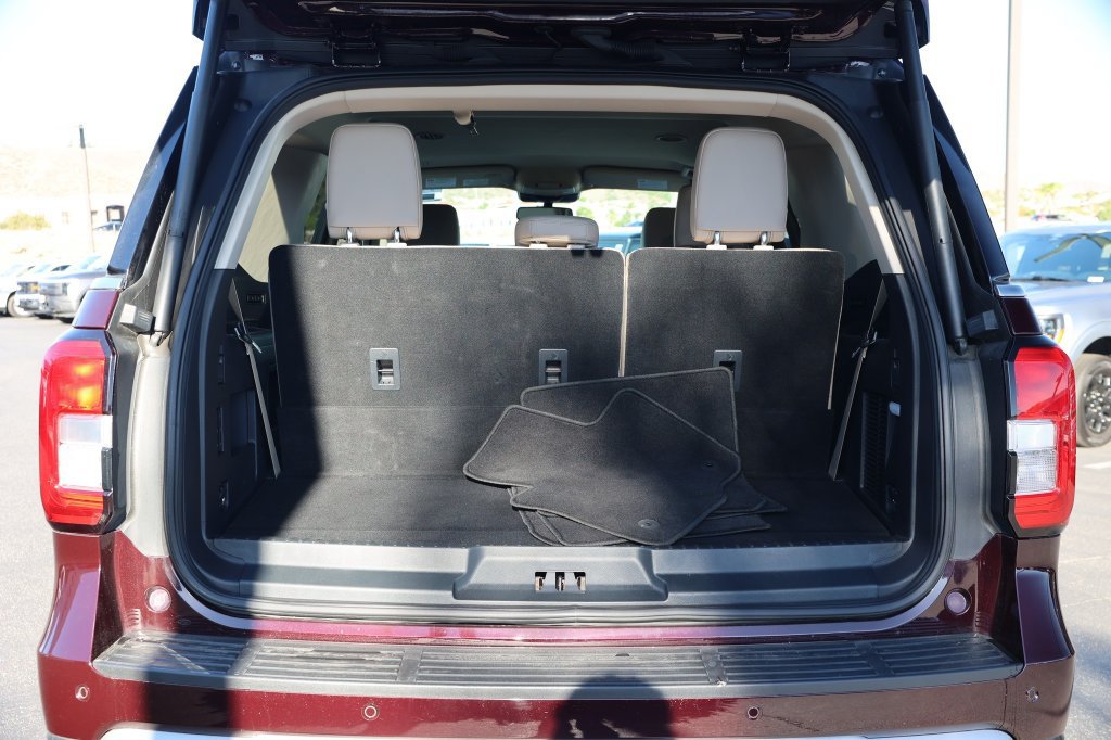 Used 2024 Ford Expedition XLT RWD image 41