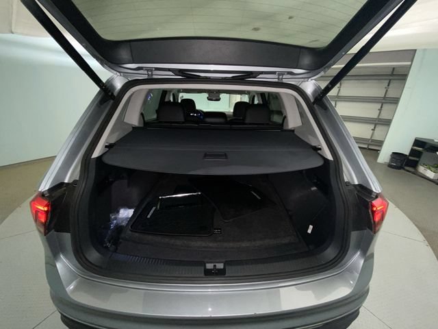 Used 2022 Volkswagen Tiguan SE AWD/4WD image 22