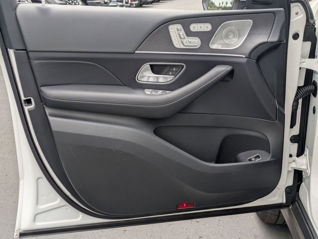 Used 2025 Mercedes-Benz GLS 450 4MATIC image 11
