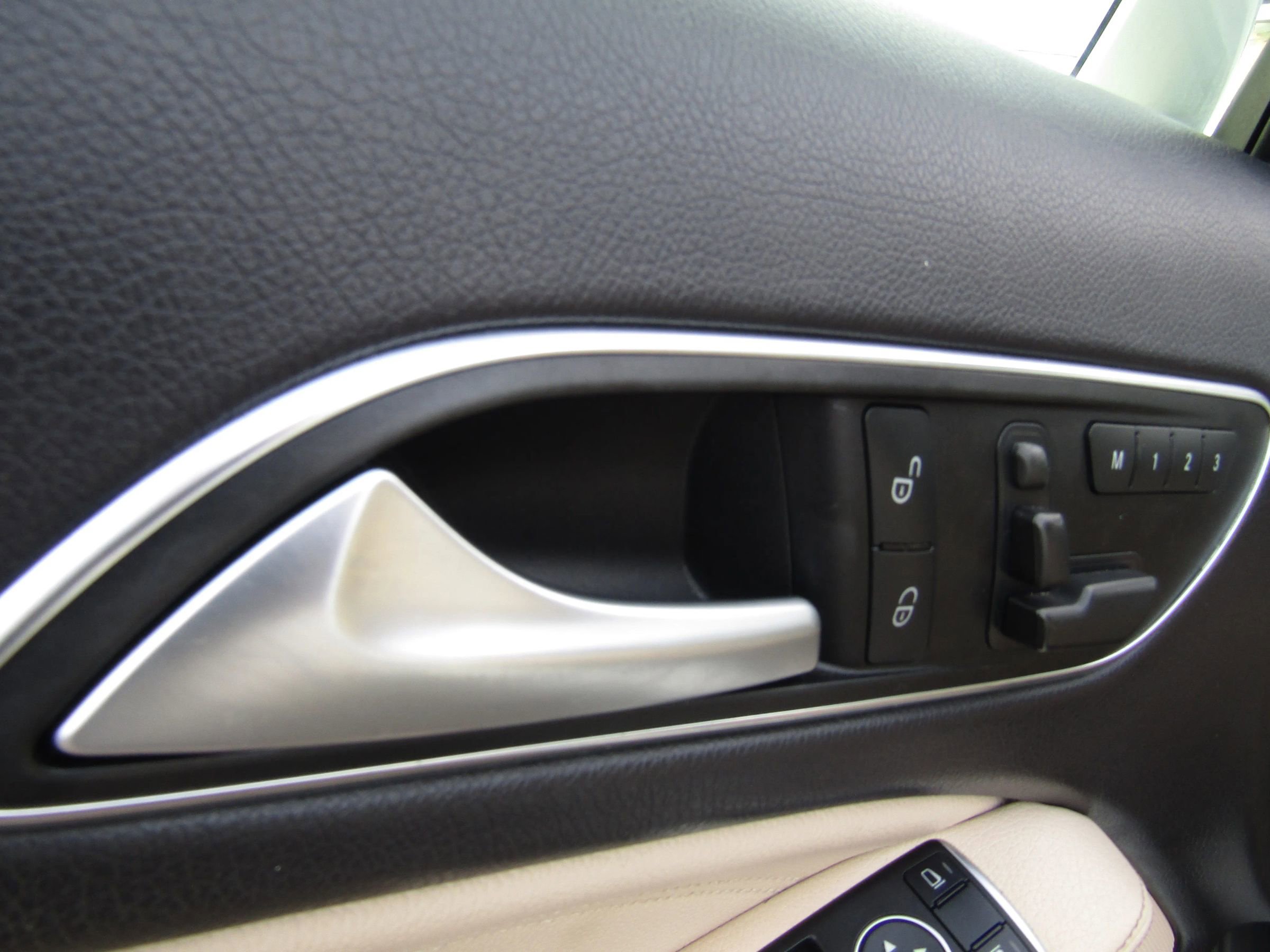 Used 2015 Mercedes-Benz GLA 250 4MATIC image 17