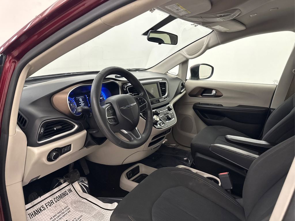 Used 2018 Chrysler Pacifica LX FWD image 9