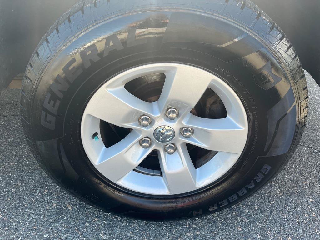 Used 2016 RAM 1500 Express AWD/4WD image 6