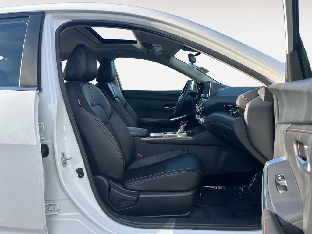 Used 2023 Nissan Sentra SR w/ SR Premium Package image 10