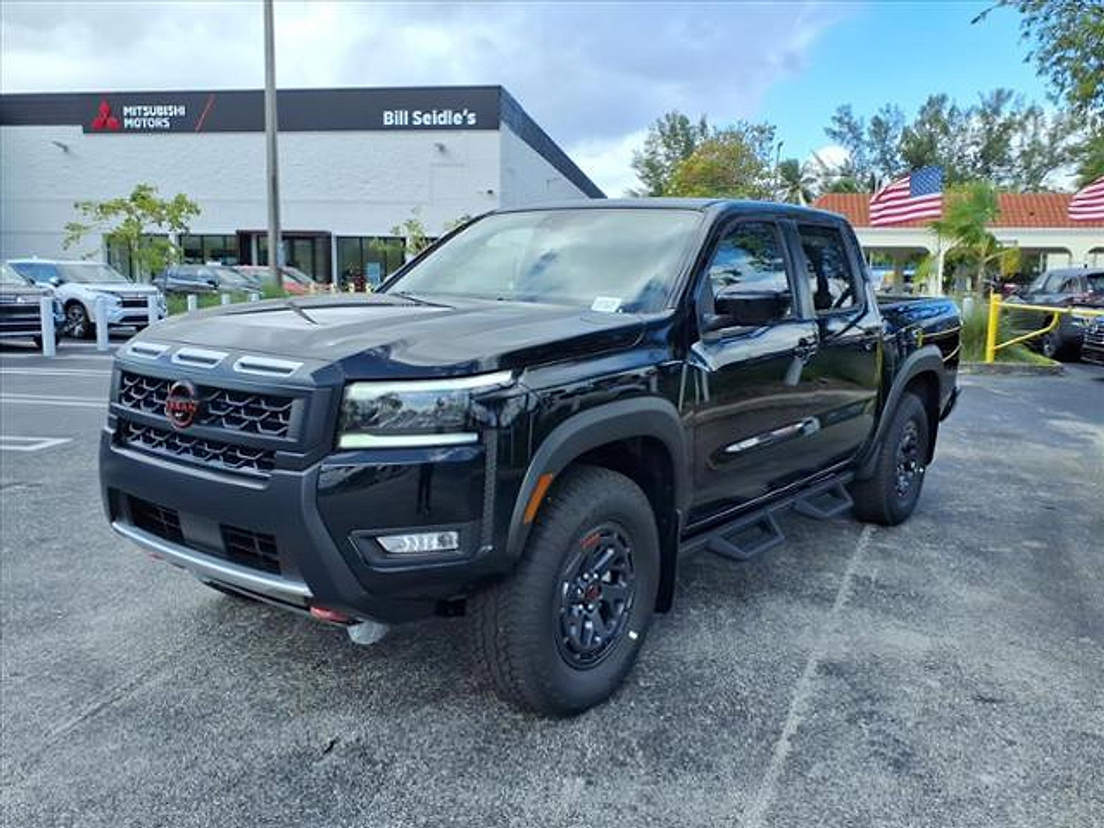 New 2026 Nissan Frontier PRO-4X w/ Pro-4x Convenience Package image 1