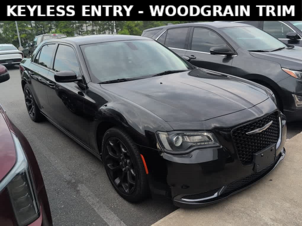 Used 2020 Chrysler 300 Touring w/ Sport Appearance Package RWD image 3