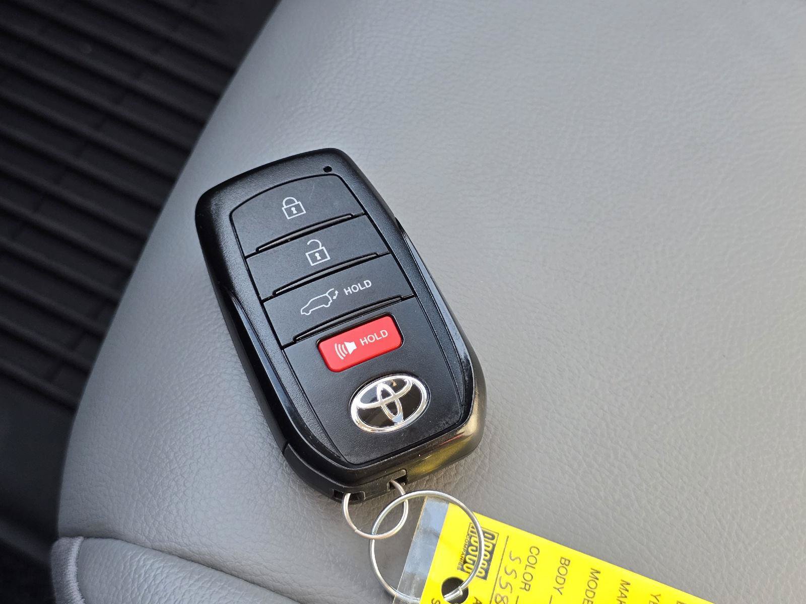Used 2025 Toyota Highlander XLE AWD/4WD image 33
