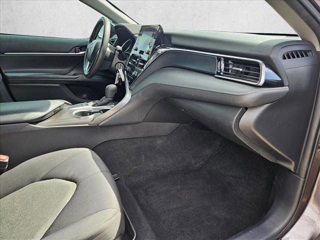 Used 2022 Toyota Camry LE image 20