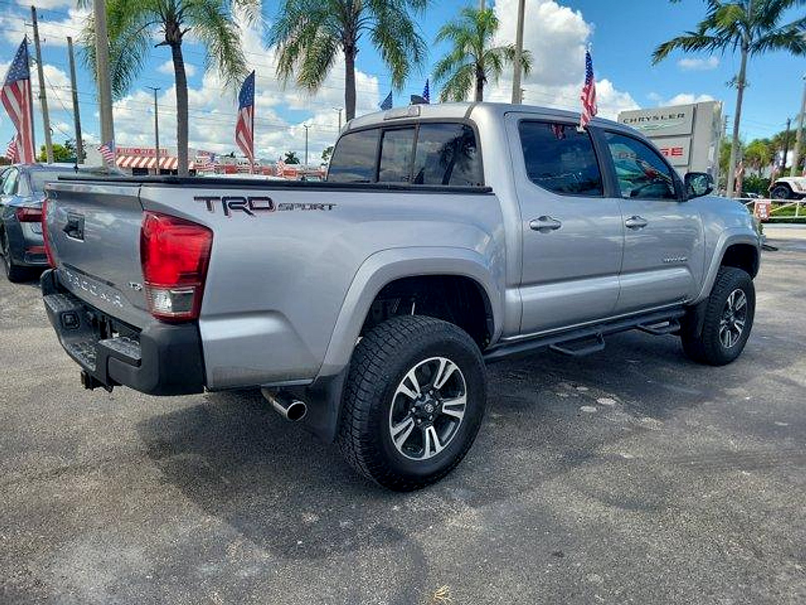 Used 2016 Toyota Tacoma TRD Sport w/ Towing Package RWD image 7